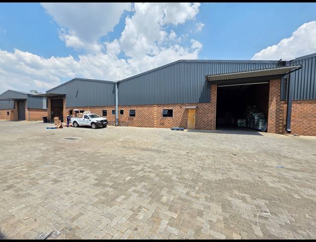 1,632M² WAREHOUSE TO LET IN AEROTON